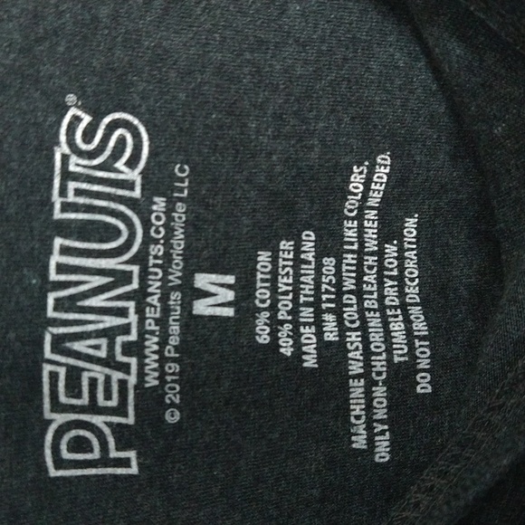 NWOT Peanuts Snoopy Charlie Brown Lucy Halloween Cropped Tee Shirt Size M - Picture 3 of 5